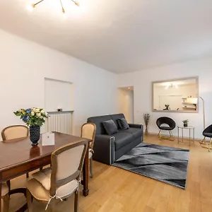 https://milan-royal-suites-centro-cadorna.italymilanhotels.net